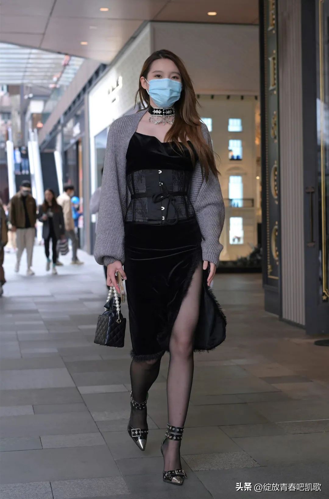 皮粉色高跟鞋搭配什么颜色的裙子,浪漫精致的粉色高跟鞋满满少女心