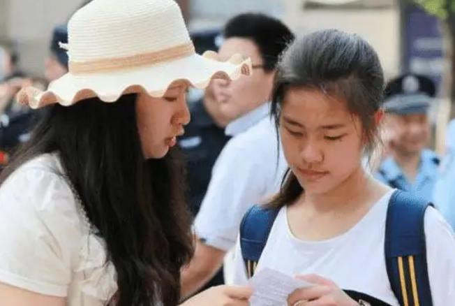 中专生考研上暨大，自称“弥补曾经偷过的懒”，网友却说：没意义