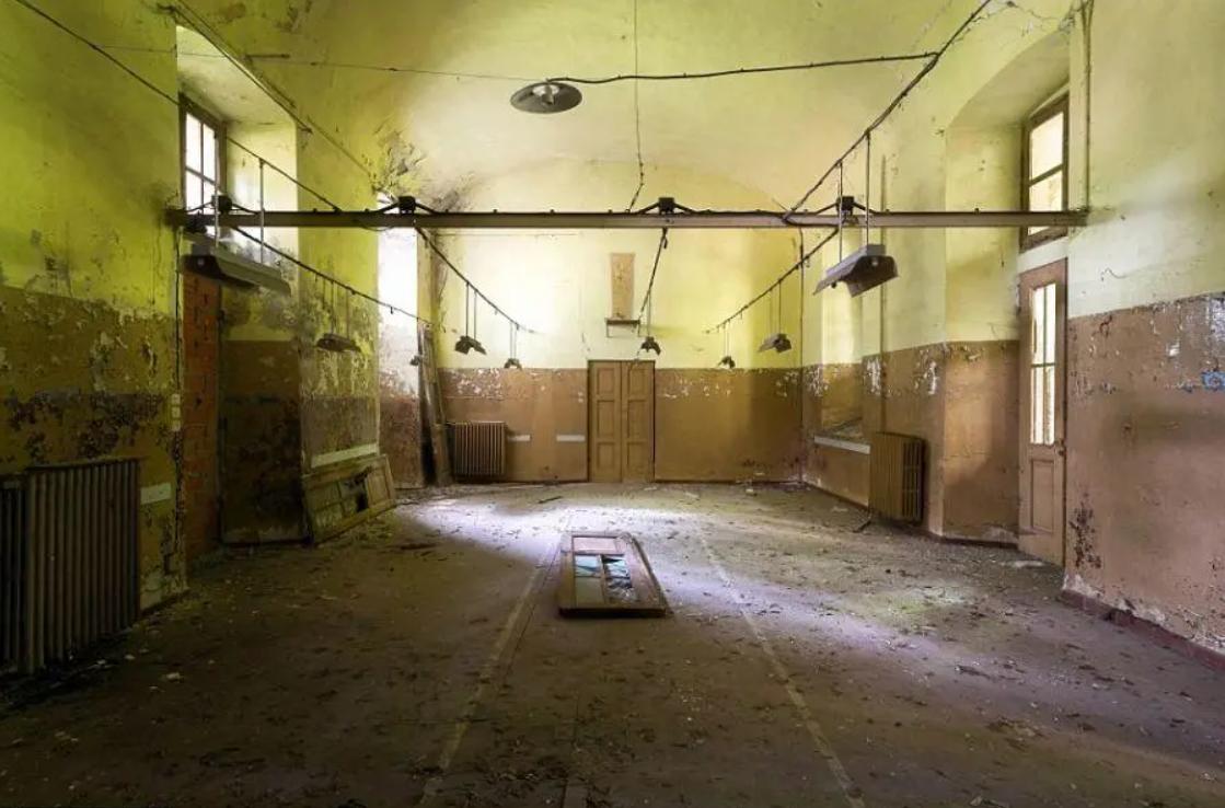 当年，因30万两度被母亲送精神病院的深圳女孩，如今已剃度出家