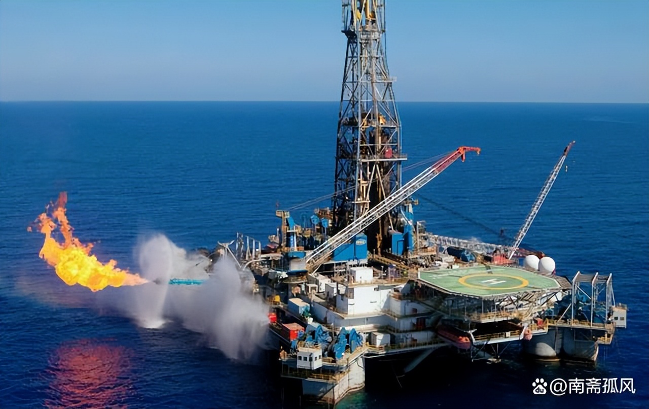 油田管道喷火怎么回事,石油开采为啥有个管子老冒火