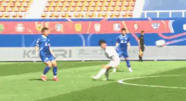 足球逼抢如何有压迫感,逼抢足球