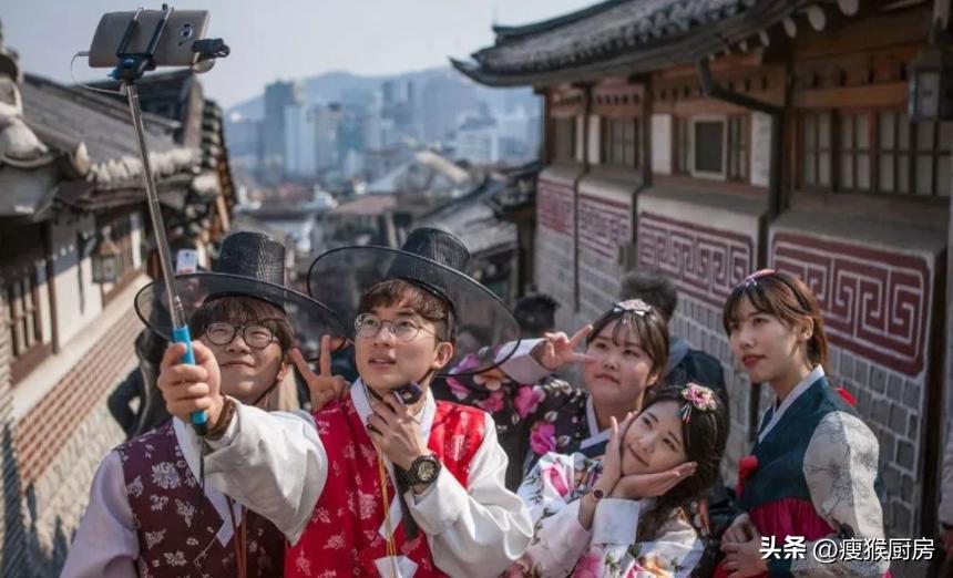 旅游季来袭,韩国游客来中国疯狂购物