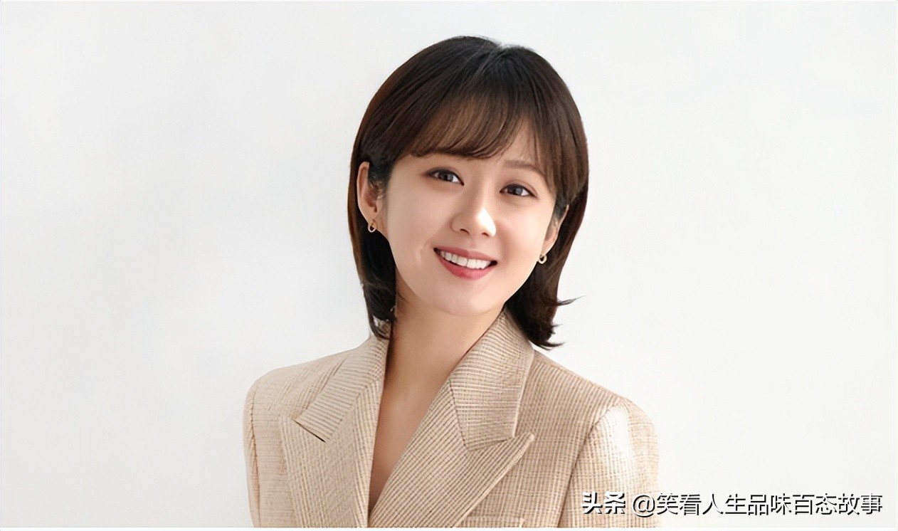 童年女神张娜拉晒猫照依旧童颜,38岁张娜拉罕见晒素颜照