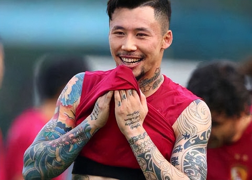 丢人丢到国外的运动员,中国男足张琳芃赛前动员视频