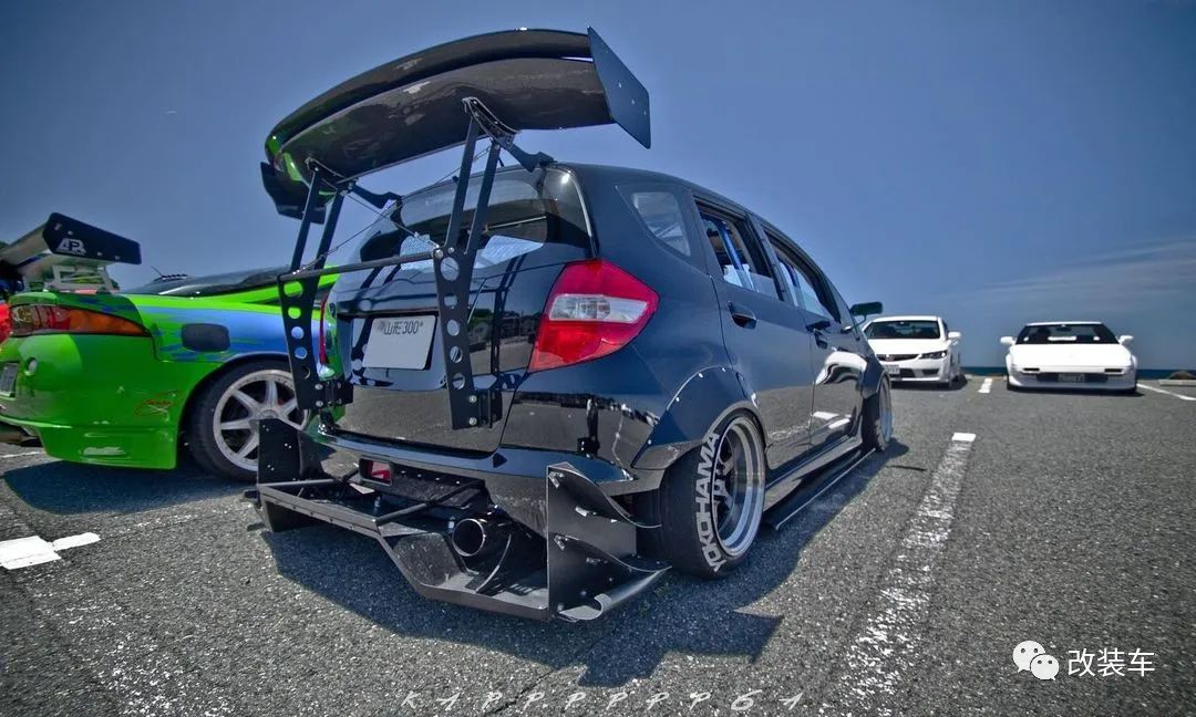 战斗范儿拉满的黑武士本田飞度GE和思域EG,兼顾素雅和张狂