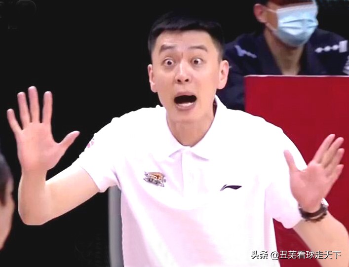 cba教头打战术板,cba主帅们的十八般武艺