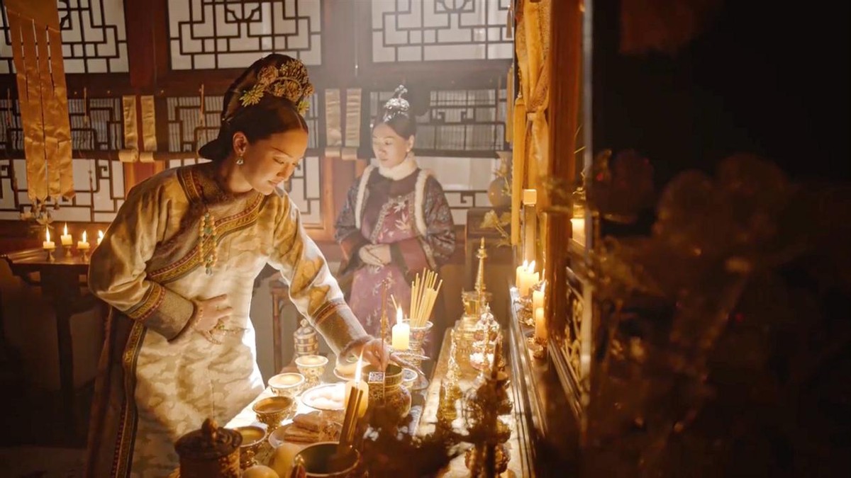 如懿剪掉她的画像焚烧,如懿死前把画剪了