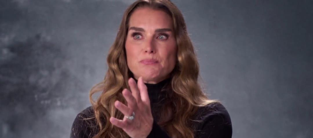 10岁全裸出镜，20岁声称自己仍是处女，“美国舒淇”的裸照风波