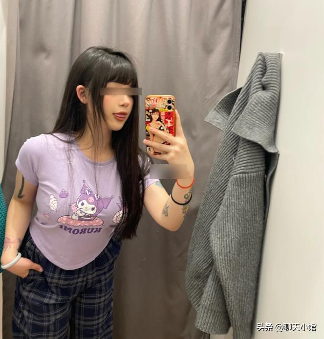 女网红优衣库迷惑行为引群嘲,优衣库童装试穿博主吐槽