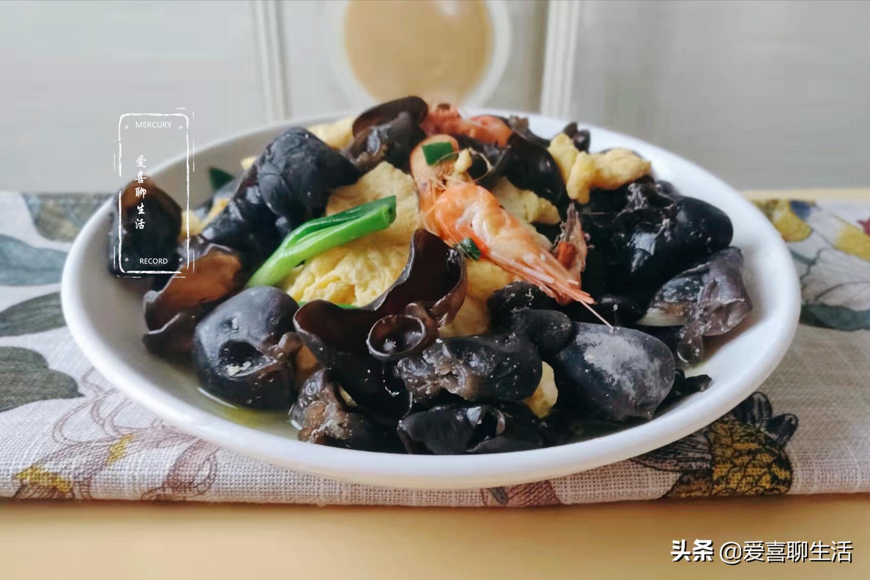 黑木耳和鸭蛋一起煲汤可以吃吗,吃鸡蛋少吃蛋黄的好处