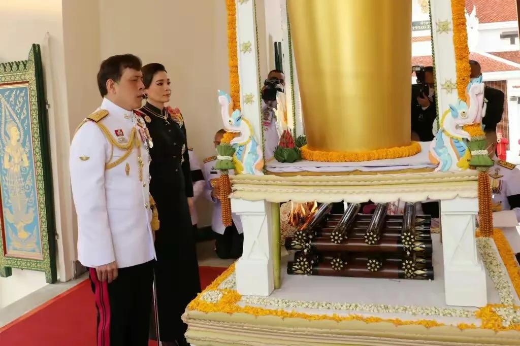 泰国王后苏提达便服,泰国国王玛哈封苏提达为王后仪式