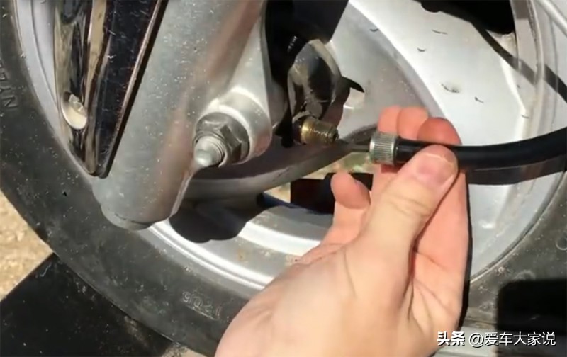 以前的汽车迈速表,车速表怎么不动了