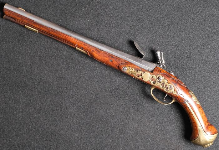 燧发枪装备欧洲三百年,16世纪老式燧发枪