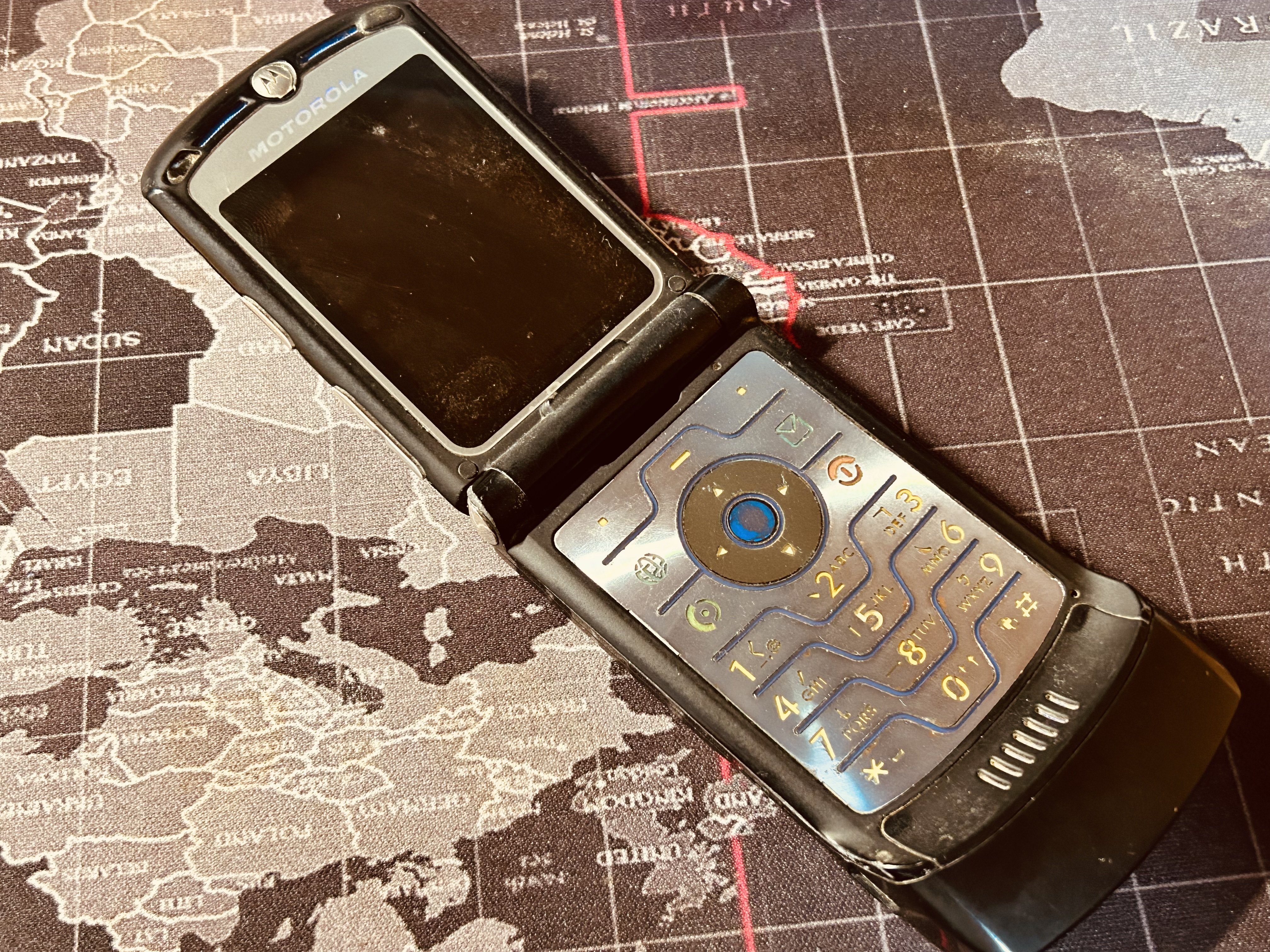 当年的摩托罗拉v3,2003年摩托罗拉手机怀旧经典