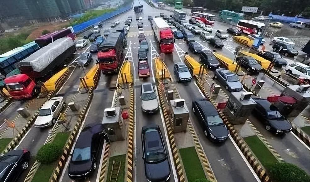 高速公路3000公里免费何时开始,国务院2020高速费免费时间