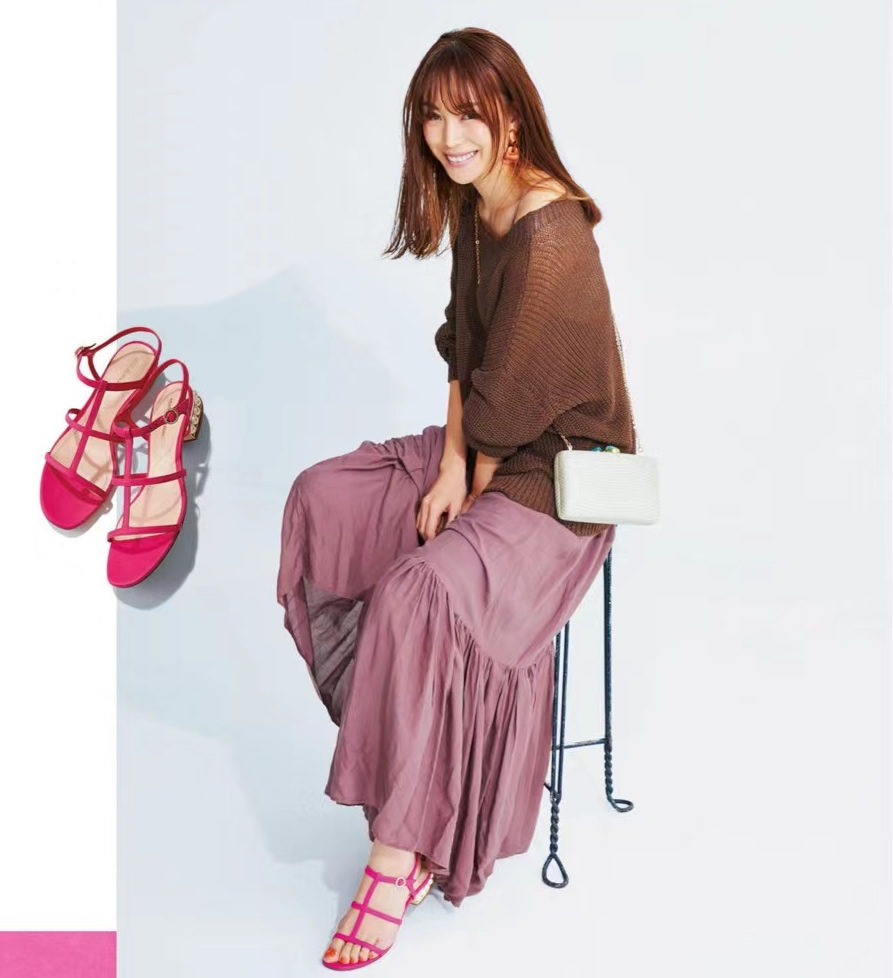 女生夏天穿凉鞋感到尴尬吗,夏天穿凉鞋是不是不礼貌