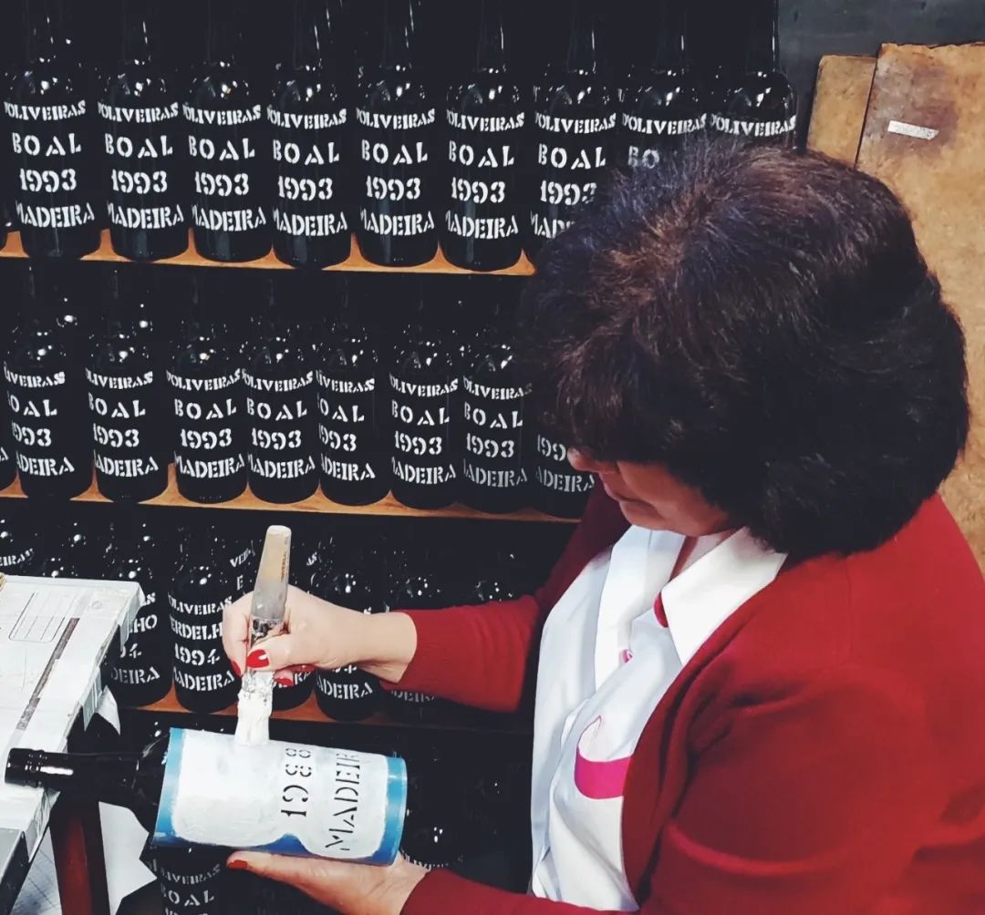 c罗的故乡马德拉岛多少座球场,不死之酒马德拉madeira