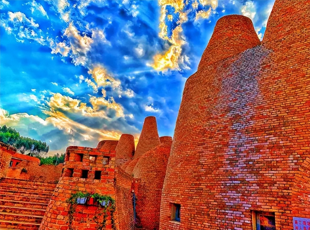 云南昆明繁华的地方,云南昆明必去的几个地方