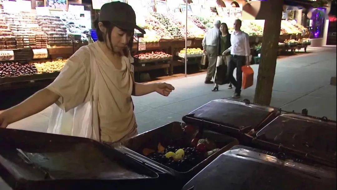 女白领20年不买内衣,女白领13年没买过衣服