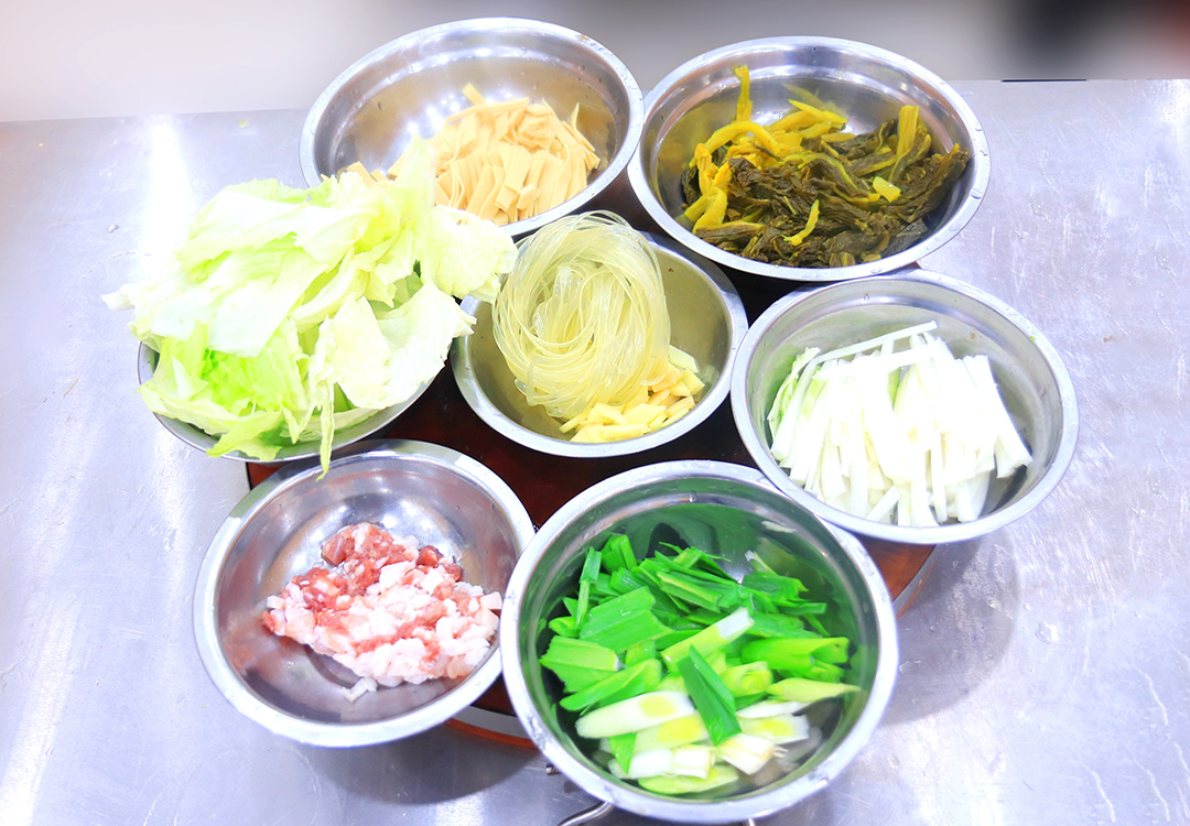 中老年人补钙吃这十种食物最有效,中老年人喝牛奶还是奶粉补钙好