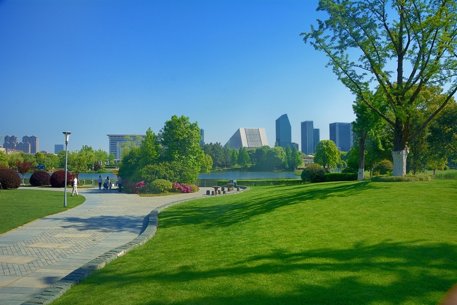 玩耍是孩子的天性,放纵任性是儿童的权利