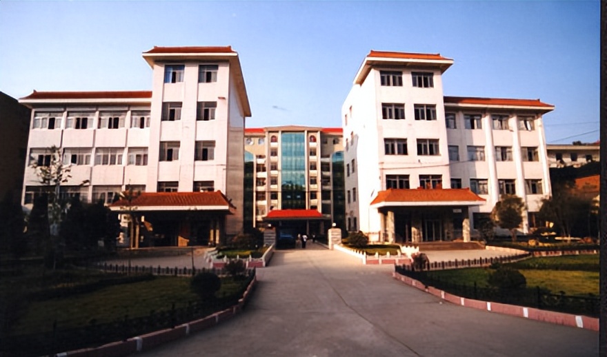 校训厚德勤学求实创新的大学,湖北医药学院药学