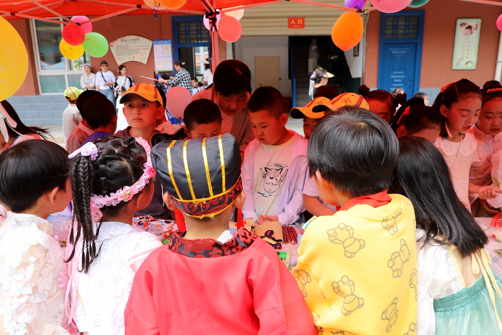 城关小学一年级跳蚤市场,跳蚤市场小学卖乒乓球
