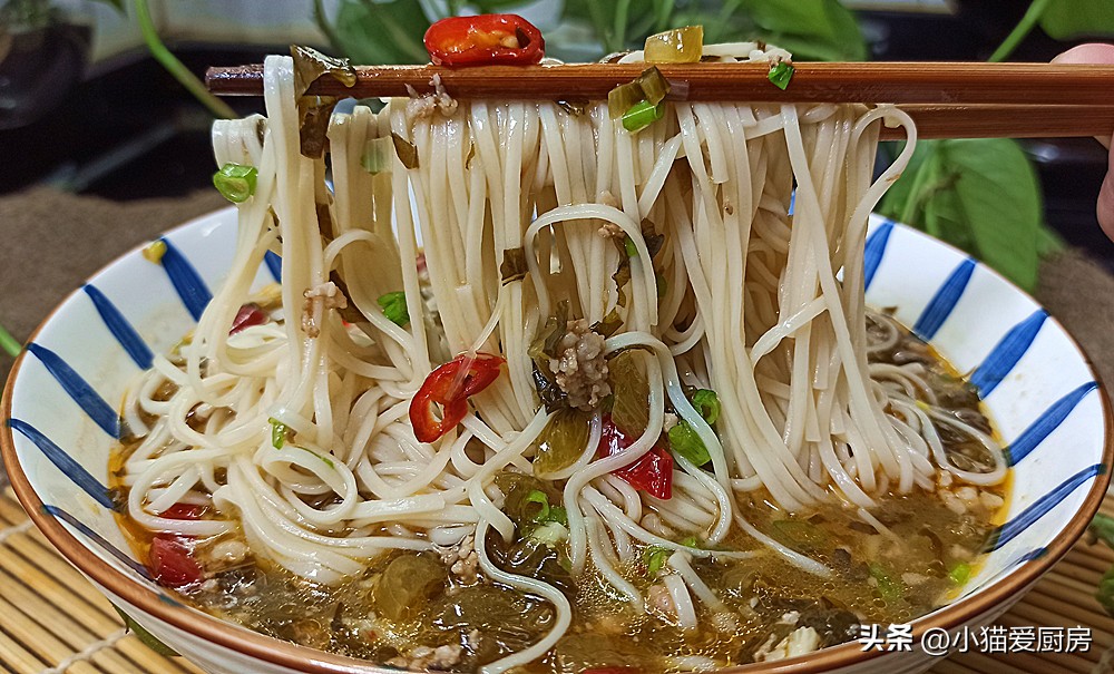 酸菜酸汤面最正宗做法,开胃酸菜汤面