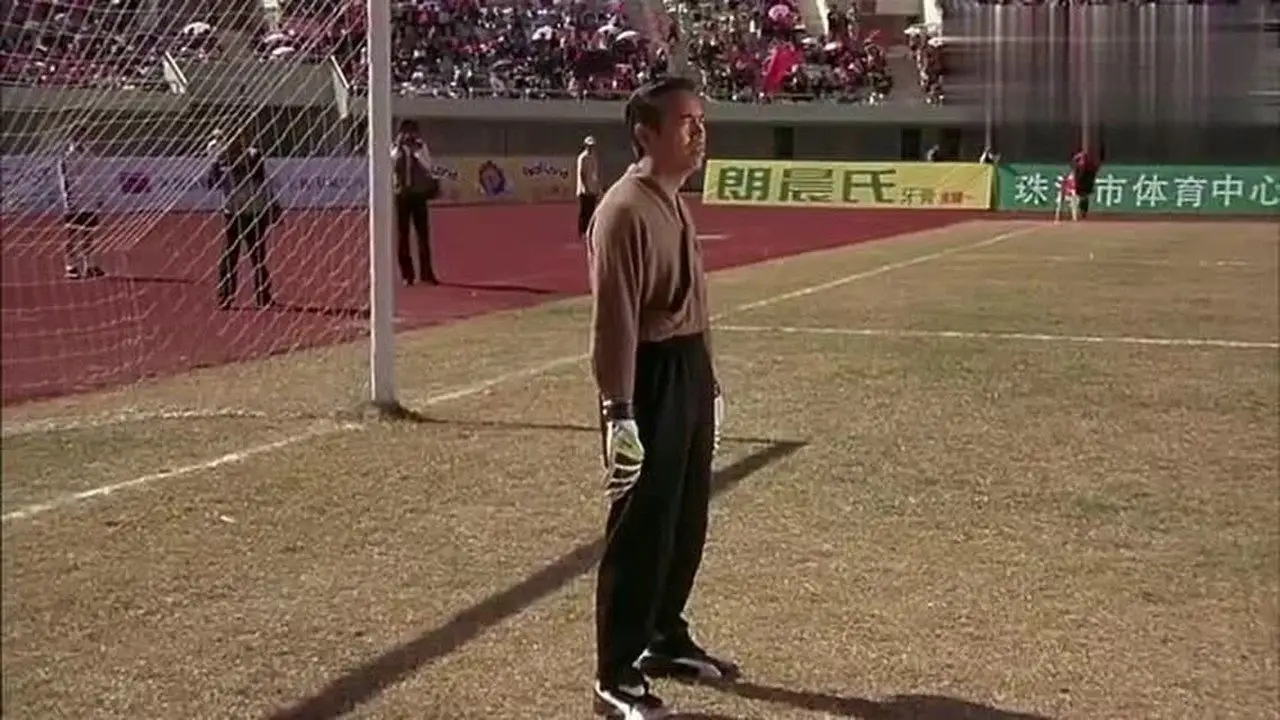 小学一年级足球课第一节,三圣路小学第一节足球课