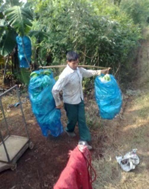 富士康打过工，做生意亏10万，32岁开卡车，依然笑对生活