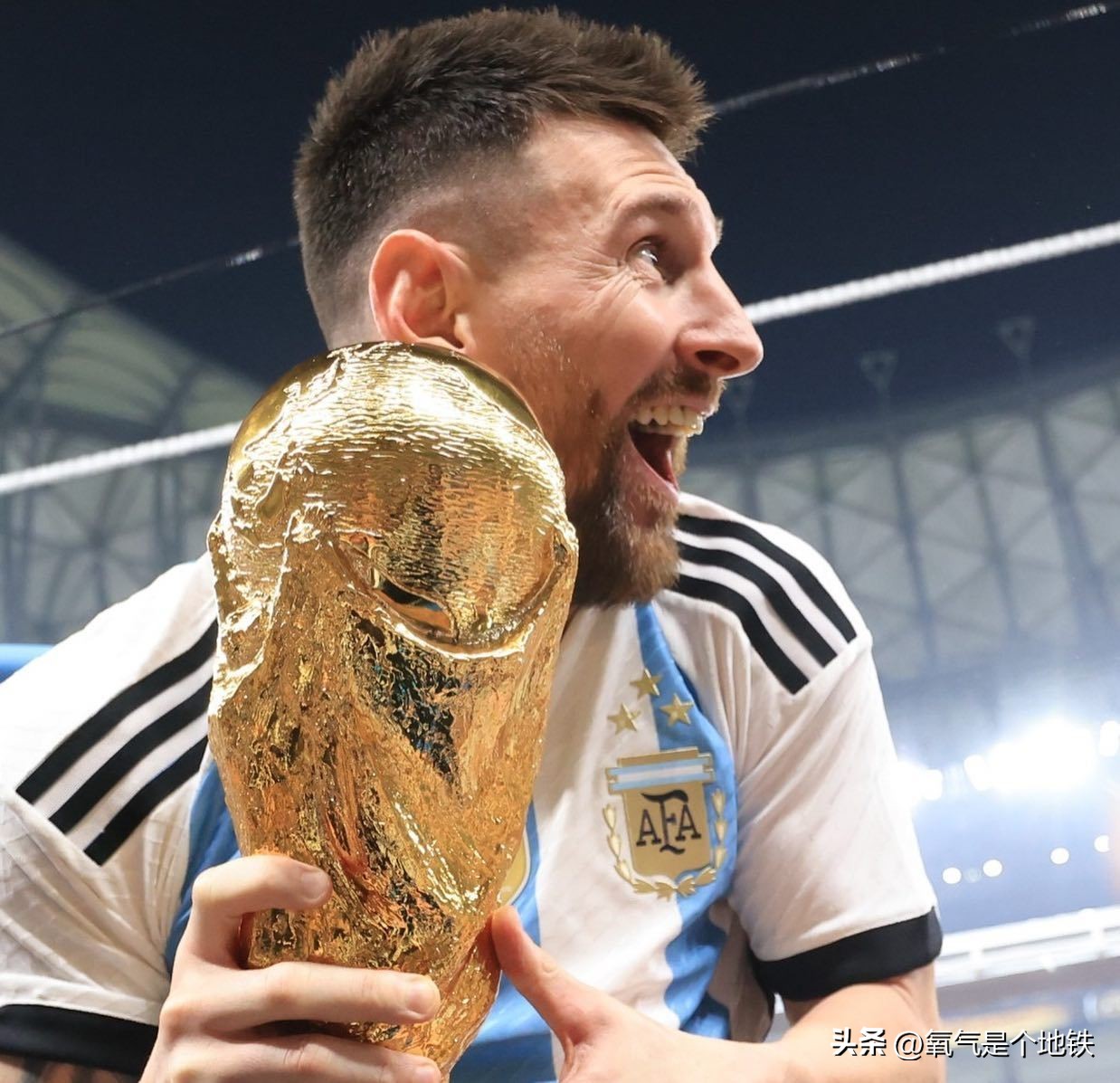 梅西7次突破被评为全场最佳,梅西被评为最佳运动员