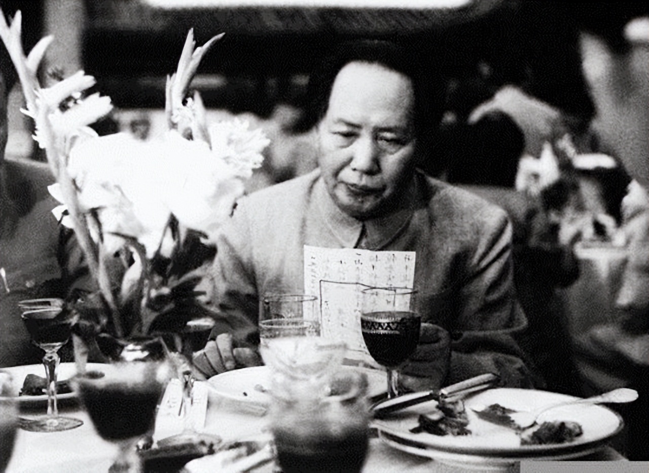 69年九大名单出炉，毛主席发怒：怎么没他？此人痛哭：主席记得我