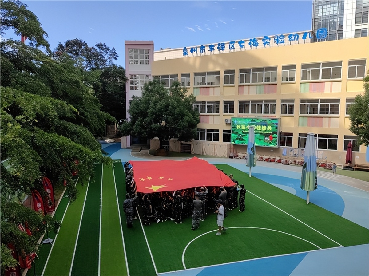 童心向*党**我是中国娃娃兵——丰泽区东海实幼举办“童心向*党**”2023届大班军事体验游戏活动