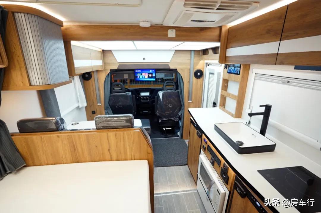 最新款进口顶级依维柯b型房车,依维柯房车推荐10万到20万之间7座