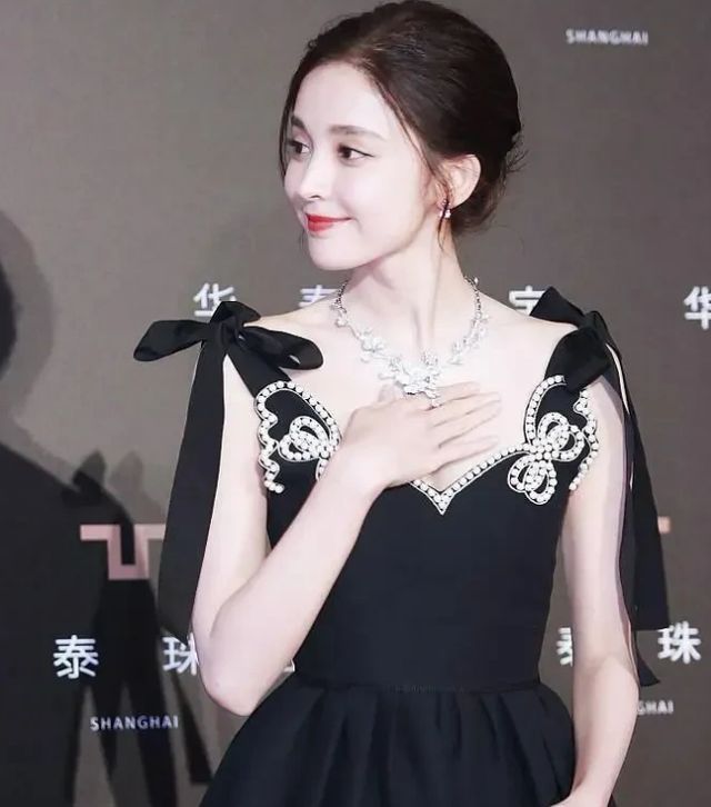 金星说走红毯穿深v,金星吐槽深v抹胸装