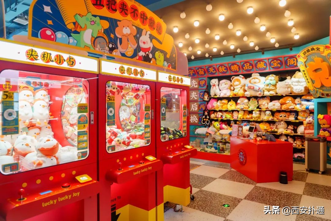 最近很火的夹娃娃机,夹娃娃机超大手办