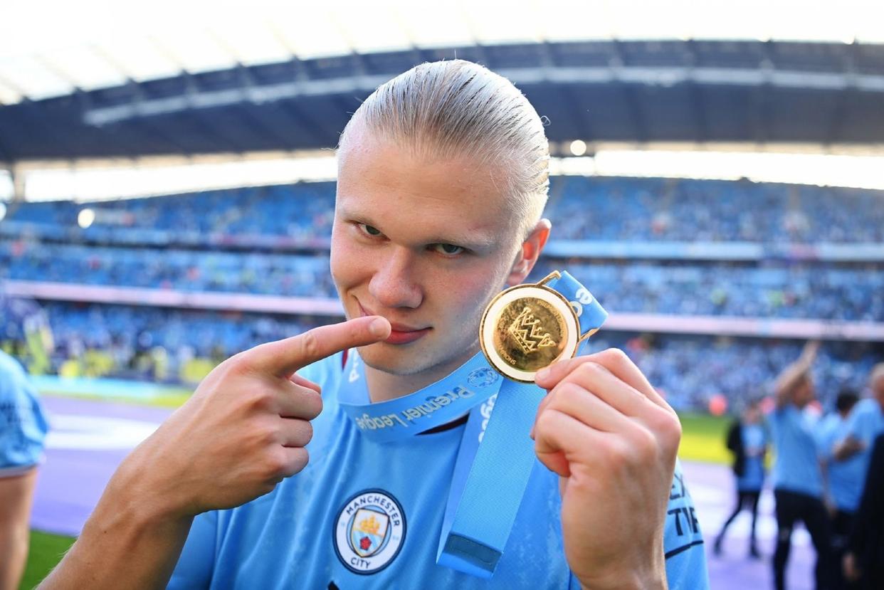 哈兰德女友参加派对,哈兰德女友礼服