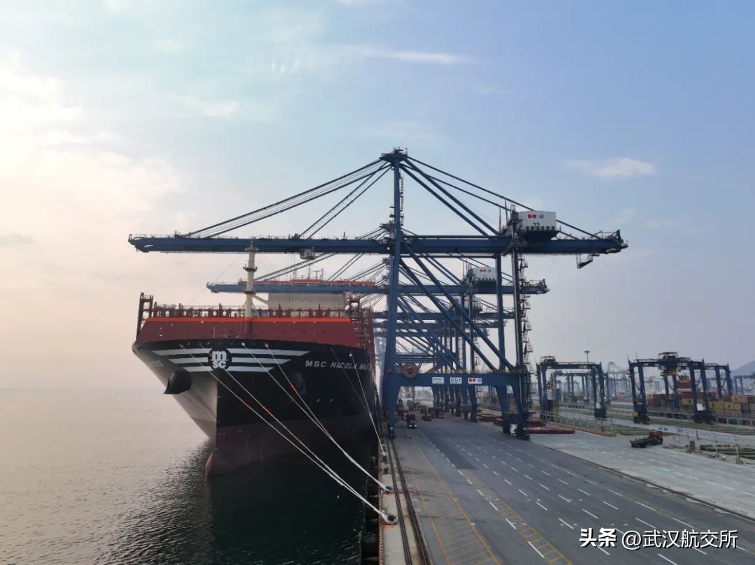 大连港大货船,大连港船舶起航