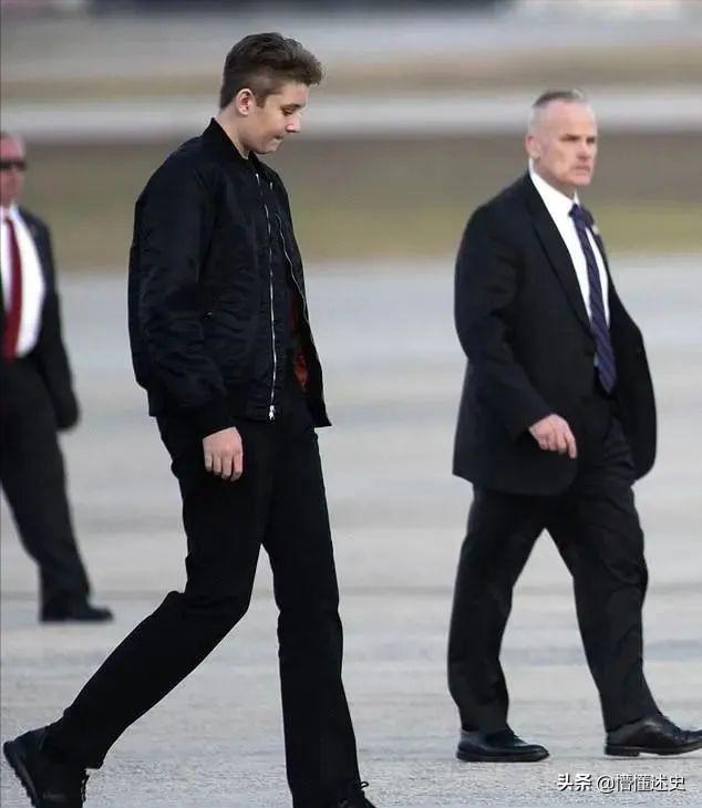 特朗普最小的儿子和最大的孙子,特朗普的小儿子今年几岁