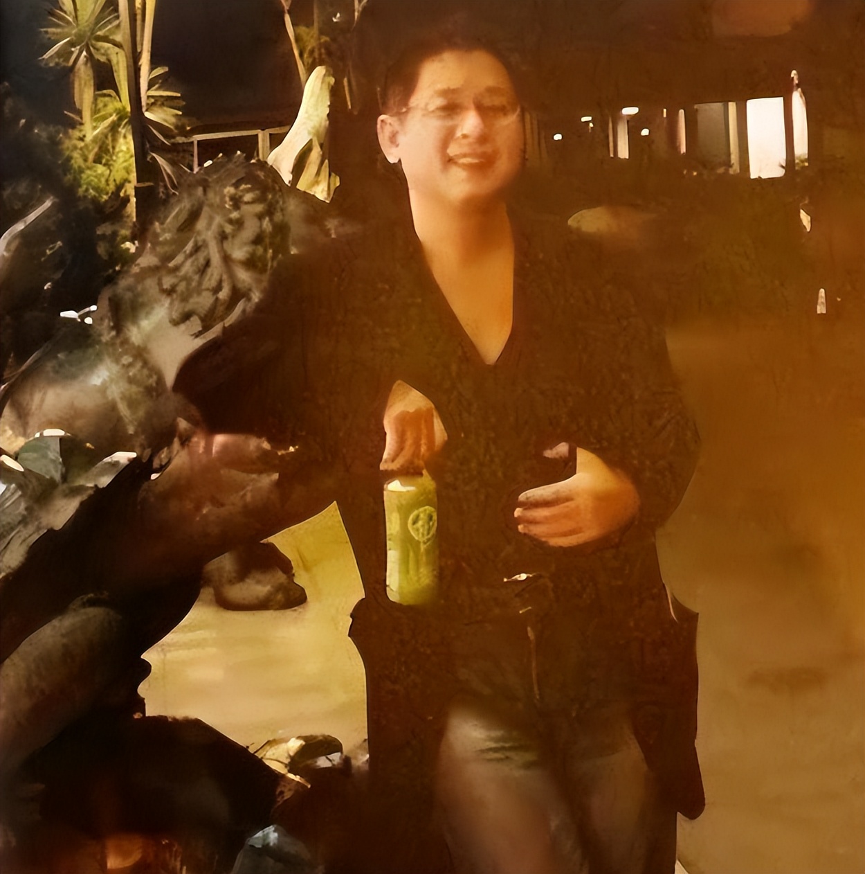 他14岁考入武大，34岁出轨许晴，卖书挣两个多亿，最终客死日本