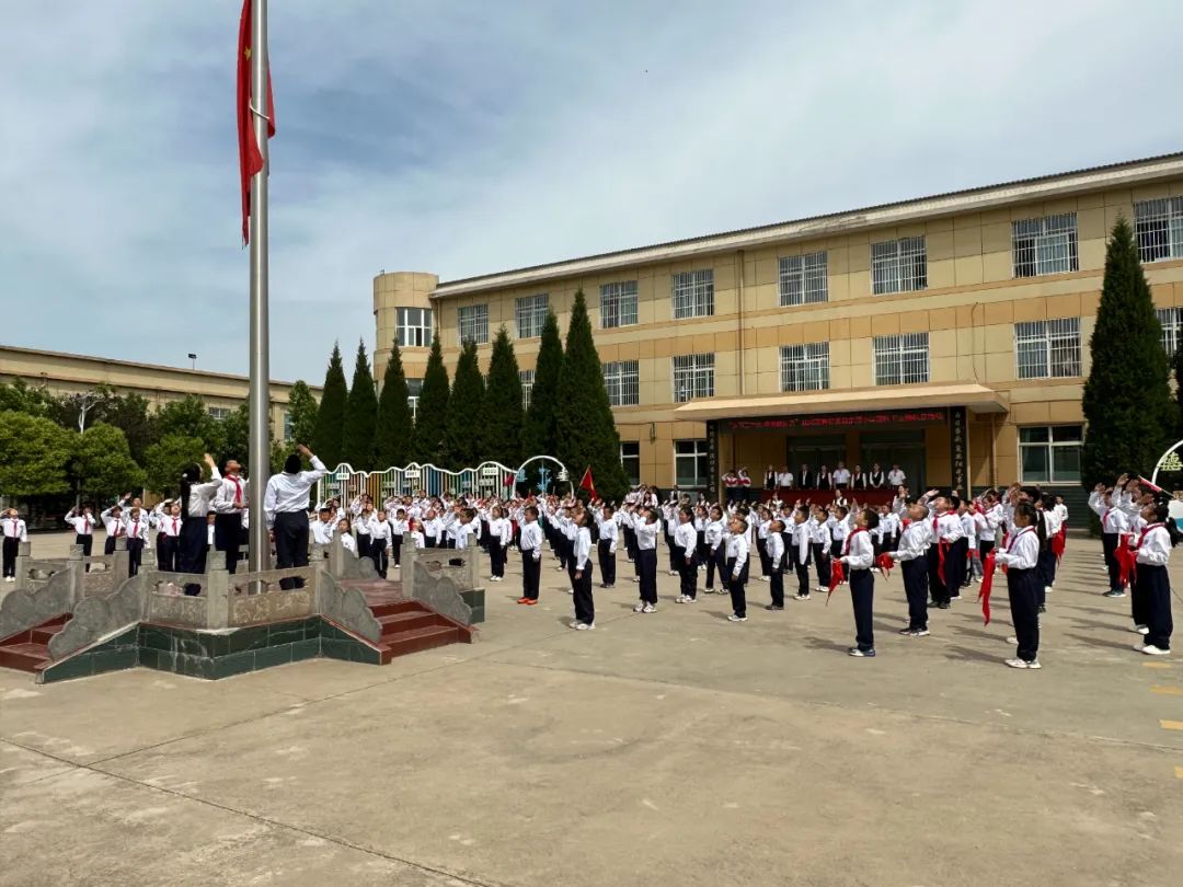 学习二十大争做好队员——盐湖区舜帝复旦示范小学少先队员分批入队仪式