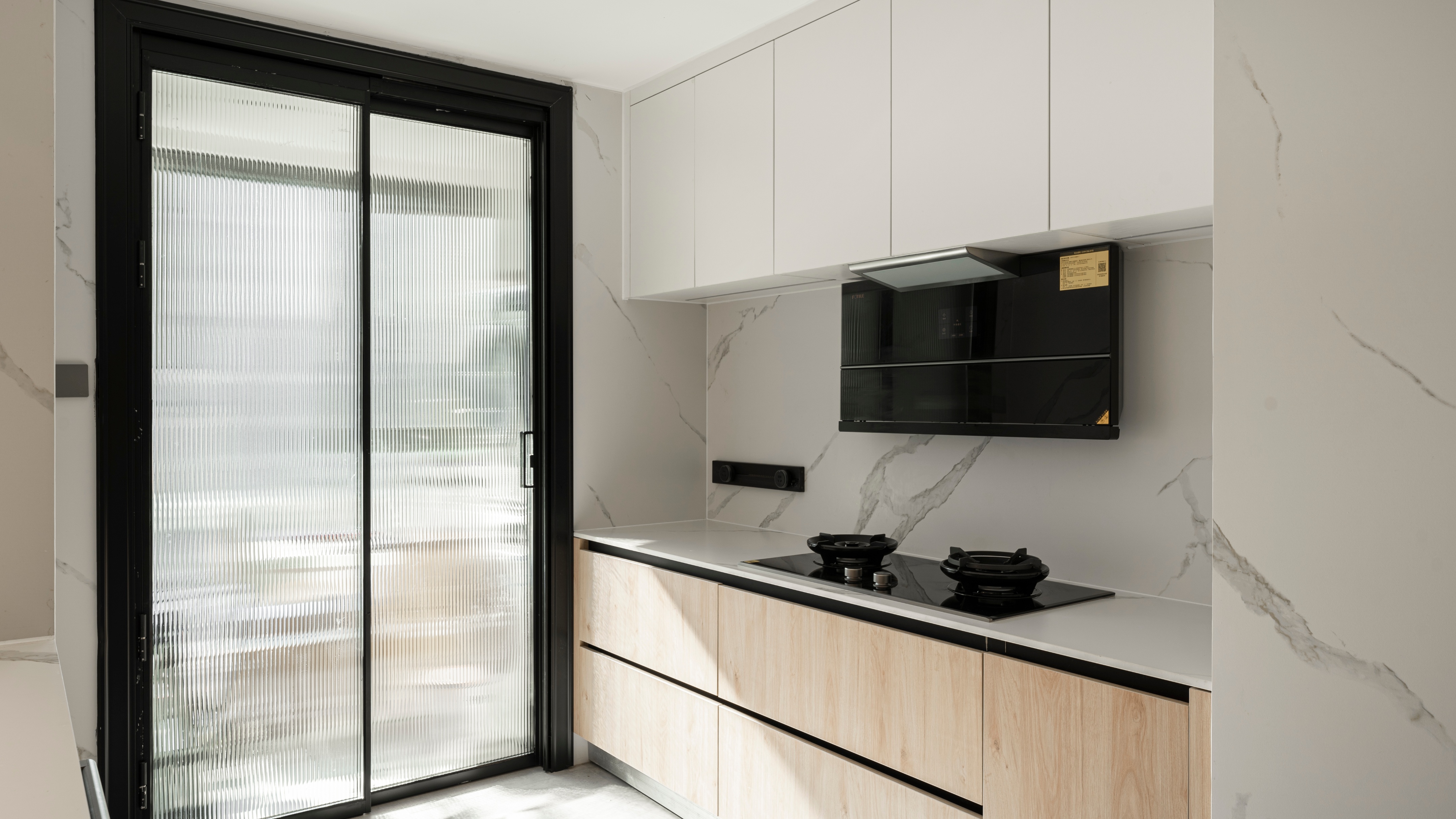 开放式厨房放冰箱装修效果图,餐厨一体开放式厨房冰箱