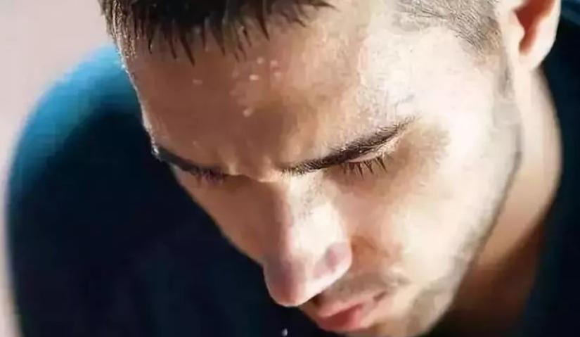 头部爱出汗,一吃饭更是汗如雨下?送你一方,清热利湿,专治头汗