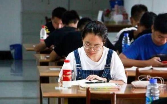 当代大学生封校日常谈恋爱,外网评论当代大学生封校日常