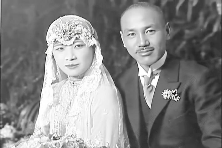 中国第一位留美女性,宋家王朝话事人,为敛财无所不用其极