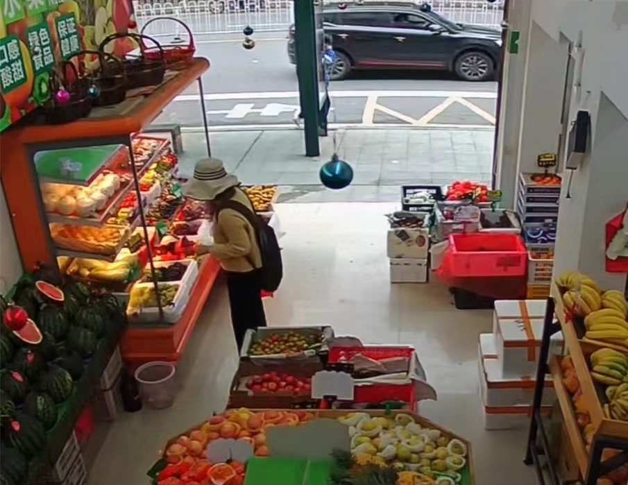 水果店两个称不一致,湖南一女子觉得遇黑店,老板觉得被她冤枉