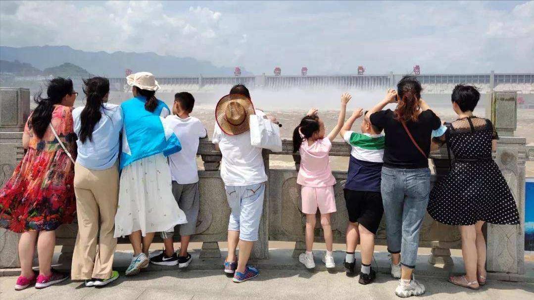 三峡大坝建成共投资了多少钱,投资近千亿的三峡大坝回本了吗