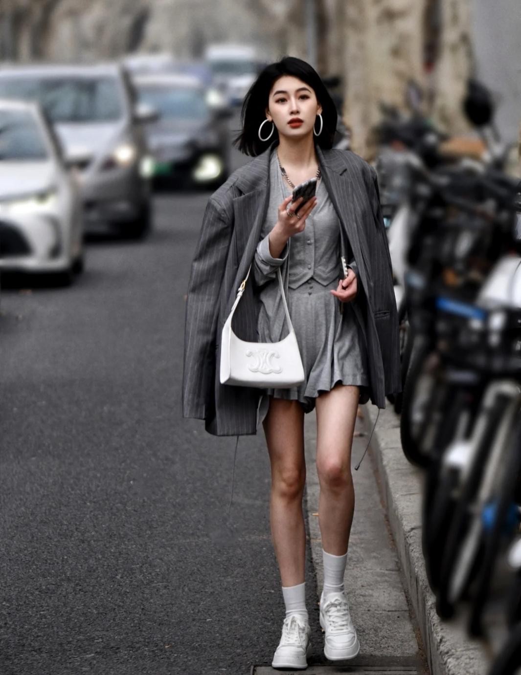 春季高帮小白鞋的穿搭,春天好看的小白鞋