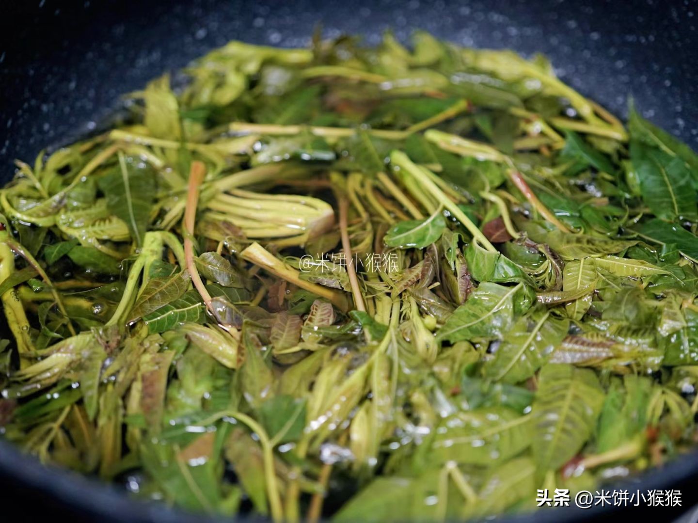 香椿炒鸡蛋是春天不可多得美食,香椿炒鸡蛋家常菜做法