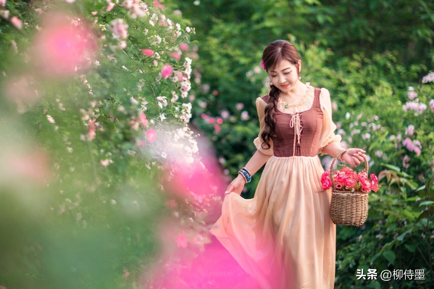 异域风情丝巾拍照姿势大全,如何搭配丝巾拍照姿势好看